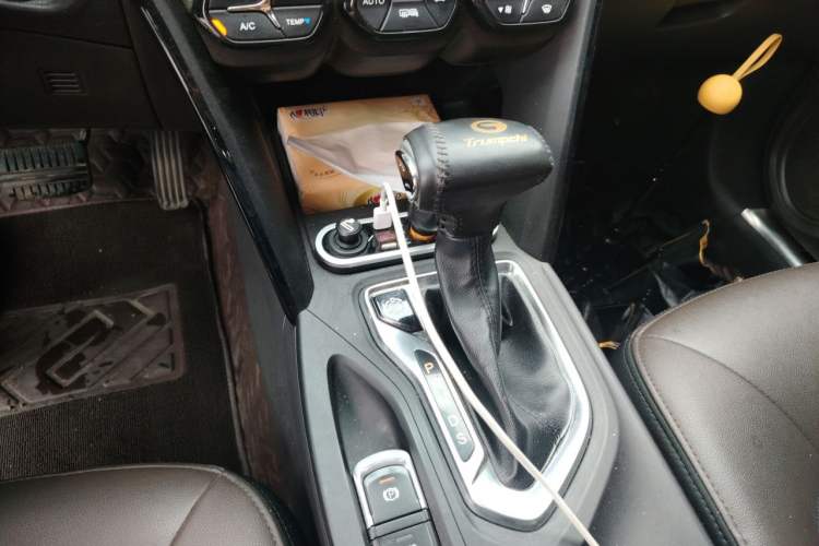 Used GAC Trumpchi GS4 2017 235T Automatic Two-Wheel Drive Luxury Smart Connectivity Version Gear Lever