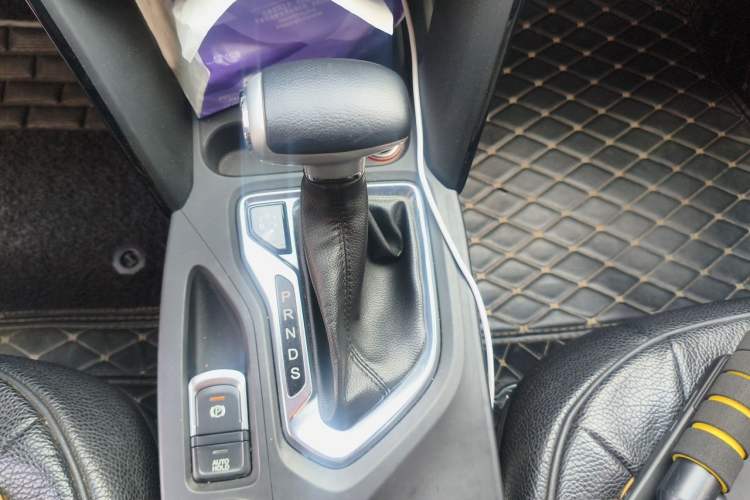 Used GAC Trumpchi GS4 2017 235T Automatic Two-Wheel Drive Luxury Smart Connectivity Version Gear Lever