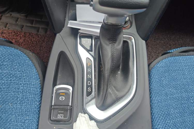 Used GAC Trumpchi GS4 2017 235T Automatic Two-Wheel Drive Luxury Smart Connectivity Version Gear Lever