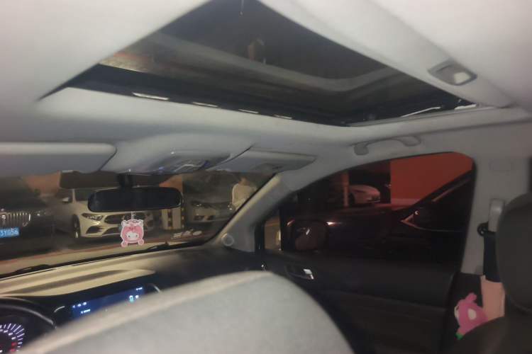 Used GAC Trumpchi GS4 2017 200T G-DCT Two-Wheel Drive Elite Edition Headliner