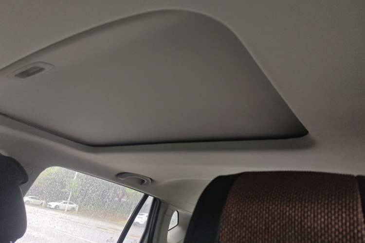 Used GAC Trumpchi GS4 2017 200T G-DCT Two-Wheel Drive Elite Edition Headliner