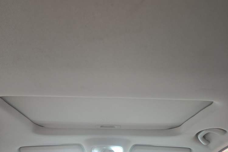 Used GAC Trumpchi GS4 2017 200T Manual Two-Wheel Drive Luxury Edition Headliner