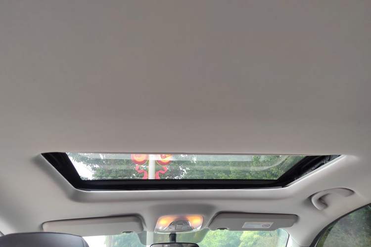 Used GAC Trumpchi GS4 2017 235T G-DCT Two-Wheel Drive Luxury Edition Headliner
