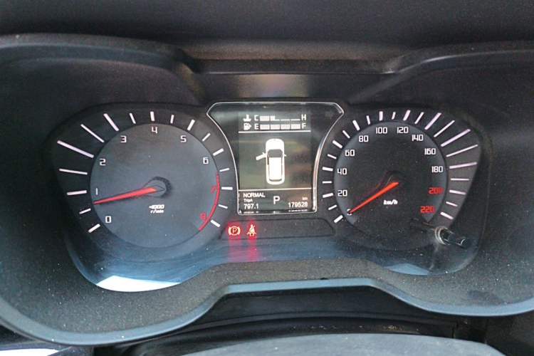Used GAC Trumpchi GS4 2017 235T Automatic Two-Wheel Drive Elite Edition Instrument Cluster