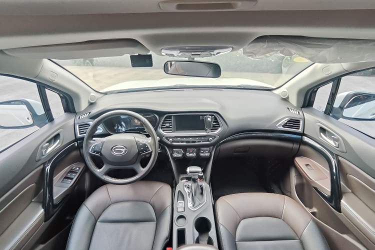 Used GAC Trumpchi GS4 2017 235T Automatic Two-Wheel Drive Luxury Smart Connectivity Version Interior 1