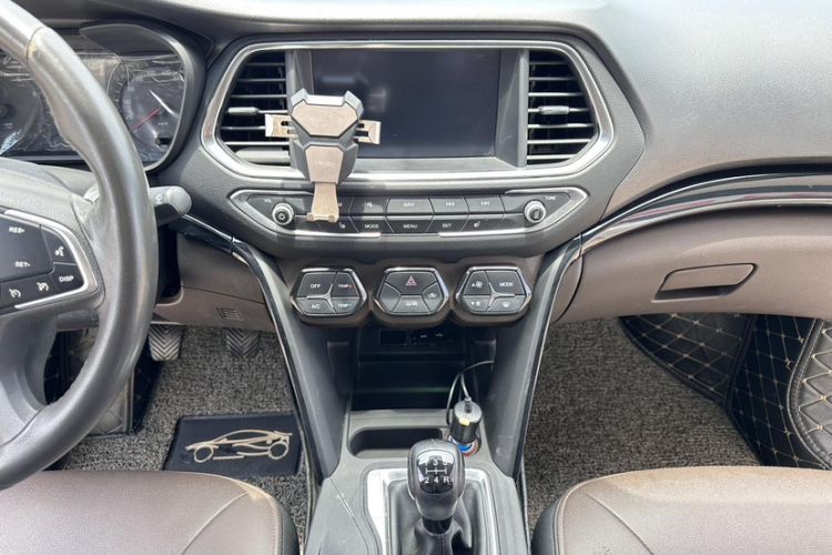 Used GAC Trumpchi GS4 2017 235T Manual Two-Wheel Drive Luxury Edition Interior 11