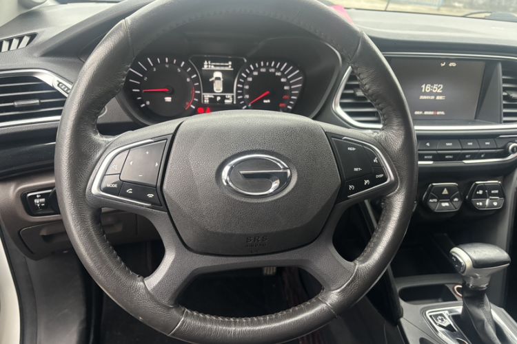 Used GAC Trumpchi GS4 2017 235T Automatic Two-Wheel Drive Luxury Smart Connectivity Version Interior 2