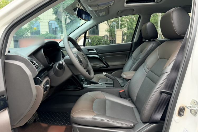 Used GAC Trumpchi GS4 2017 200T G-DCT Two-Wheel Drive Elite Edition Interior 2