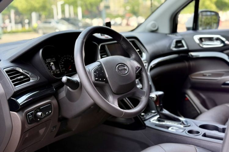 Used GAC Trumpchi GS4 2017 235T Automatic Two-Wheel Drive Luxury Smart Connectivity Version Interior 2