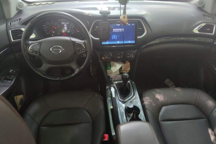 Used GAC Trumpchi GS4 2017 235T Manual Two-Wheel Drive Luxury Edition Interior 2