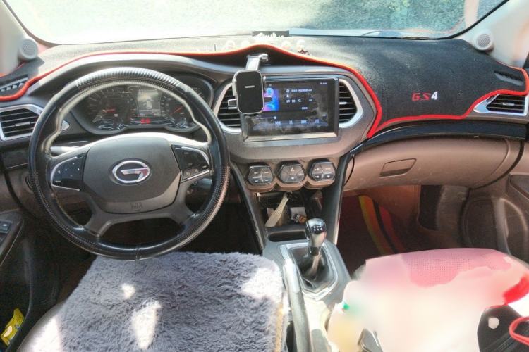 Used GAC Trumpchi GS4 2017 200T Manual Two-Wheel Drive Elite Edition Interior 2
