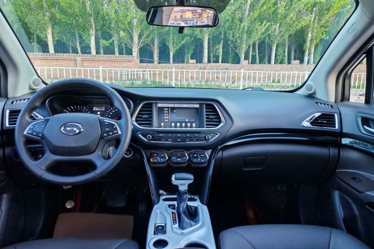 Used GAC Trumpchi GS4 2017 235T Automatic Two-Wheel Drive Luxury Smart Connectivity Version Interior 2