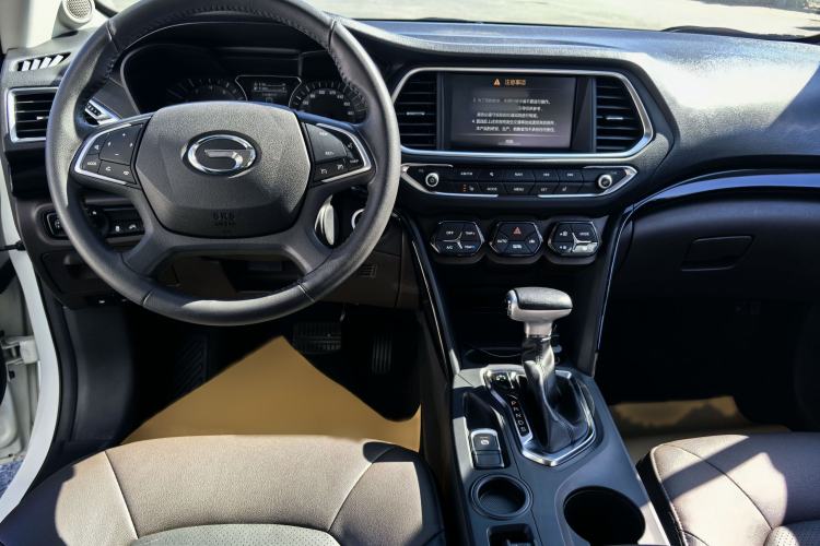 Used GAC Trumpchi GS4 2017 235T Automatic Two-Wheel Drive Luxury Smart Connectivity Version Interior 2
