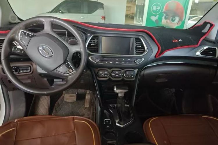 Used GAC Trumpchi GS4 2017 235T Automatic Two-Wheel Drive Luxury Smart Connectivity Version Interior 2