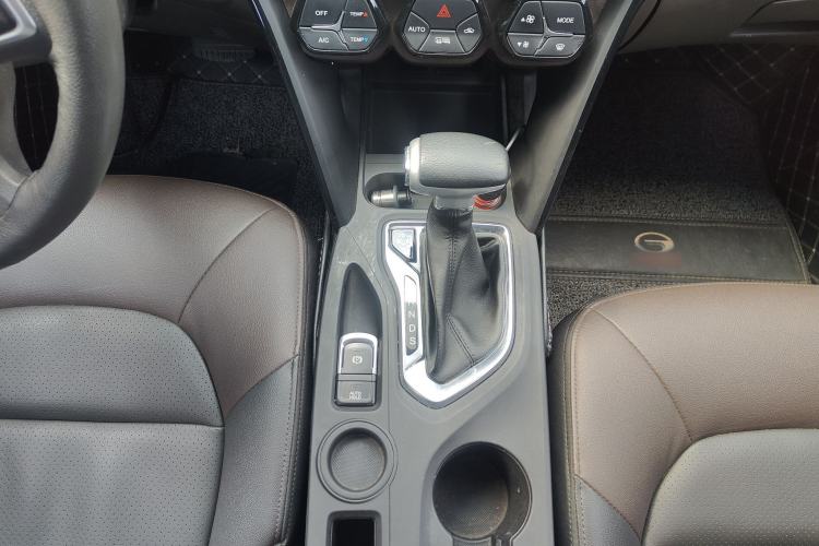 Used GAC Trumpchi GS4 2017 235T Automatic Two-Wheel Drive Luxury Smart Connectivity Version Interior 2