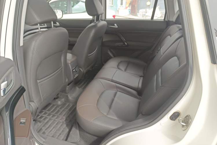 Used GAC Trumpchi GS4 2017 200T Manual Two-Wheel Drive Elite Edition Interior 2