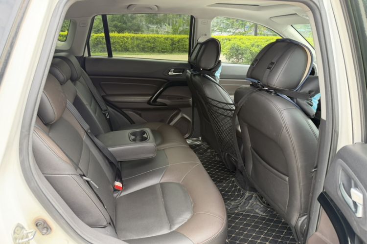 Used GAC Trumpchi GS4 2017 235T Automatic Two-Wheel Drive Luxury Smart Connectivity Version Interior 3