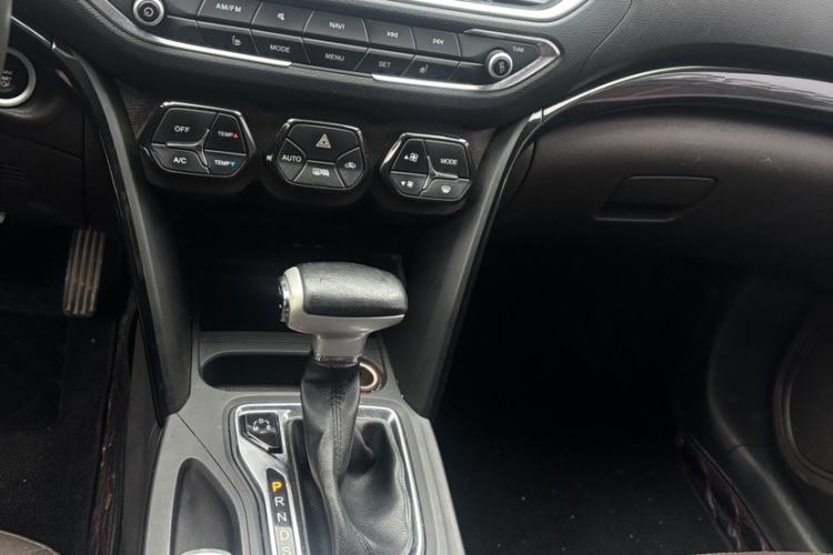 Used GAC Trumpchi GS4 2017 235T Automatic Two-Wheel Drive Luxury Smart Connectivity Version Interior 3