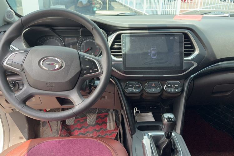 Used GAC Trumpchi GS4 2017 200T Manual Two-Wheel Drive Elite Edition Interior 3