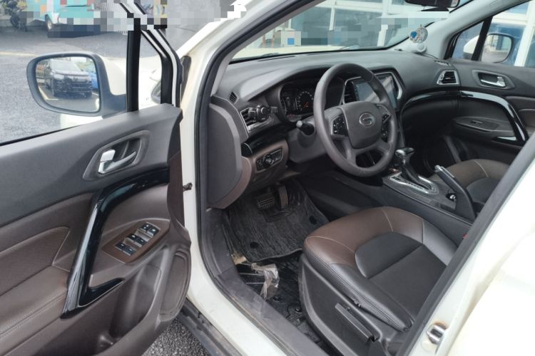Used GAC Trumpchi GS4 2017 200T G-DCT Two-Wheel Drive Elite Edition Interior 3