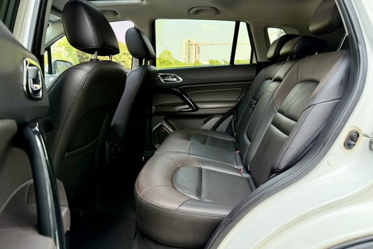 Used GAC Trumpchi GS4 2017 235T Automatic Two-Wheel Drive Luxury Smart Connectivity Version Interior 3