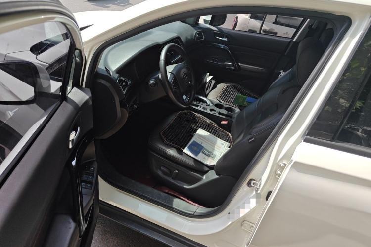 Used GAC Trumpchi GS4 2017 235T Automatic Two-Wheel Drive Luxury Smart Connectivity Version Interior 3