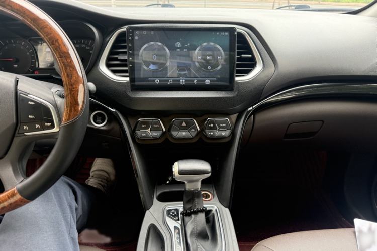 Used GAC Trumpchi GS4 2017 235T Automatic Two-Wheel Drive Elite Edition Interior 3
