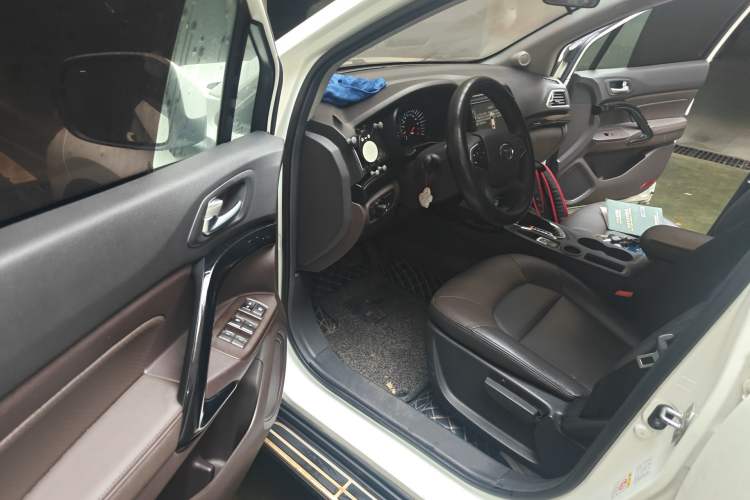 Used GAC Trumpchi GS4 2017 235T Automatic Two-Wheel Drive Elite Edition Interior 3