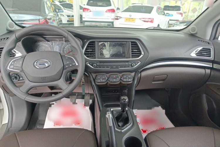 Used GAC Trumpchi GS4 2017 200T Manual Two-Wheel Drive Elite Edition Interior 3