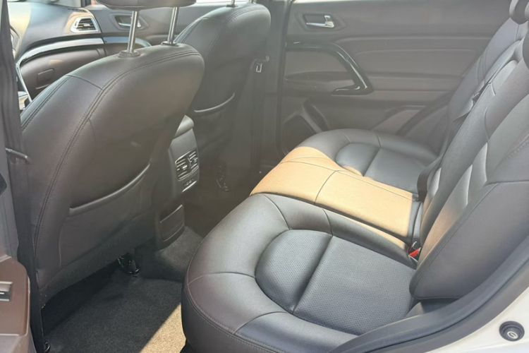 Used GAC Trumpchi GS4 2017 235T Automatic Two-Wheel Drive Luxury Smart Connectivity Version Interior 3