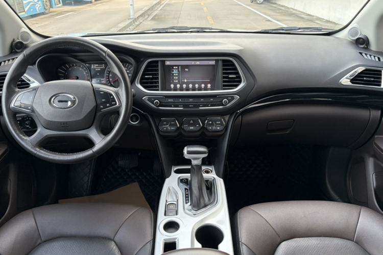 Used GAC Trumpchi GS4 2017 235T Automatic Two-Wheel Drive Luxury Smart Connectivity Version Interior 4