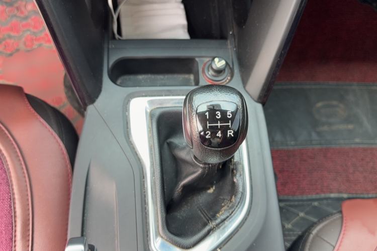 Used GAC Trumpchi GS4 2017 200T Manual Two-Wheel Drive Elite Edition Interior 4