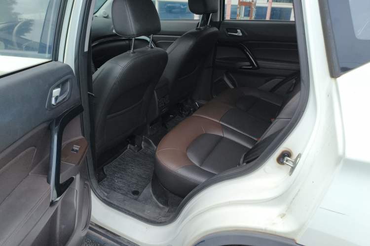 Used GAC Trumpchi GS4 2017 200T G-DCT Two-Wheel Drive Elite Edition Interior 4
