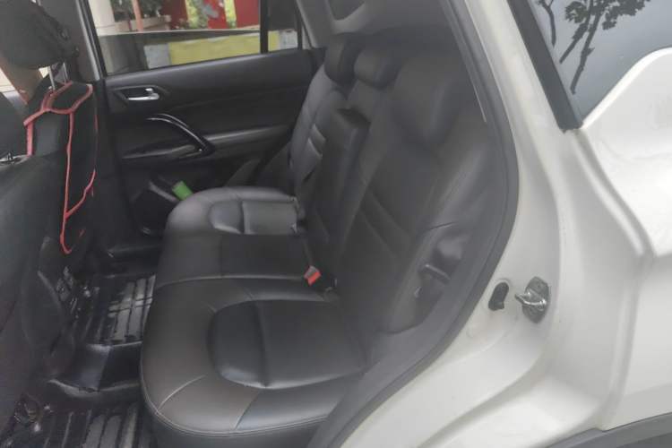 Used GAC Trumpchi GS4 2017 235T Manual Two-Wheel Drive Luxury Edition Interior 4