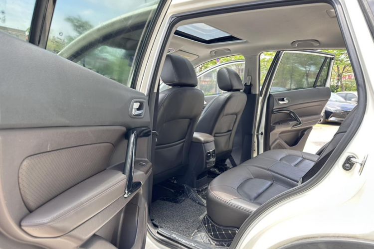 Used GAC Trumpchi GS4 2017 235T Manual Two-Wheel Drive Luxury Edition Interior 5