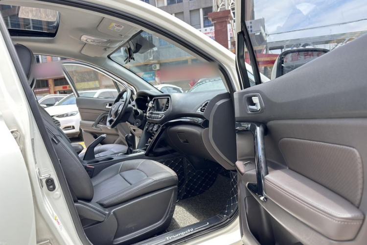 Used GAC Trumpchi GS4 2017 235T Manual Two-Wheel Drive Luxury Edition Interior 7