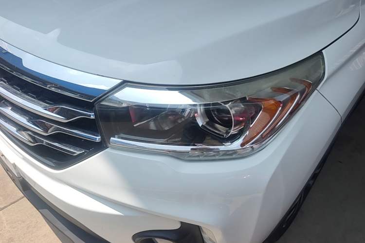 Used GAC Trumpchi GS4 2017 235T Automatic Two-Wheel Drive Luxury Smart Connectivity Version Left Front Headlight