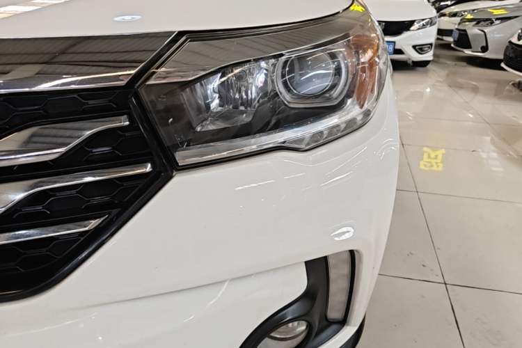 Used GAC Trumpchi GS4 2017 235T Automatic Two-Wheel Drive Luxury Smart Connectivity Version Left Front Headlight