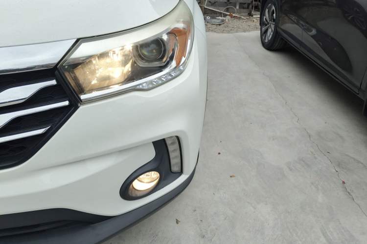 Used GAC Trumpchi GS4 2017 235T Automatic Two-Wheel Drive Luxury Smart Connectivity Version Left Front Headlight