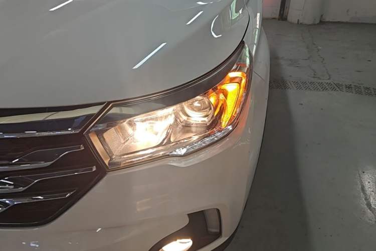 Used GAC Trumpchi GS4 2017 235T Automatic Two-Wheel Drive Elite Edition Left Front Headlight