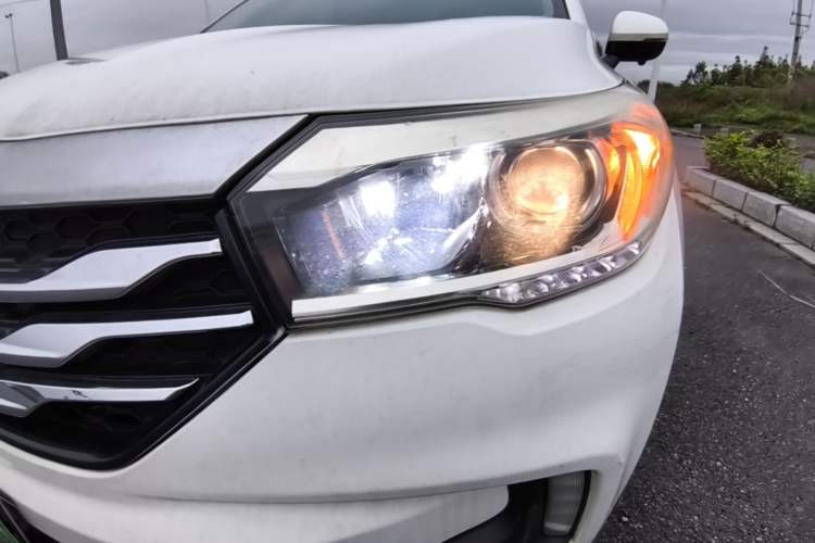 Used GAC Trumpchi GS4 2017 235T Manual Two-Wheel Drive Luxury Edition Left Front Headlight