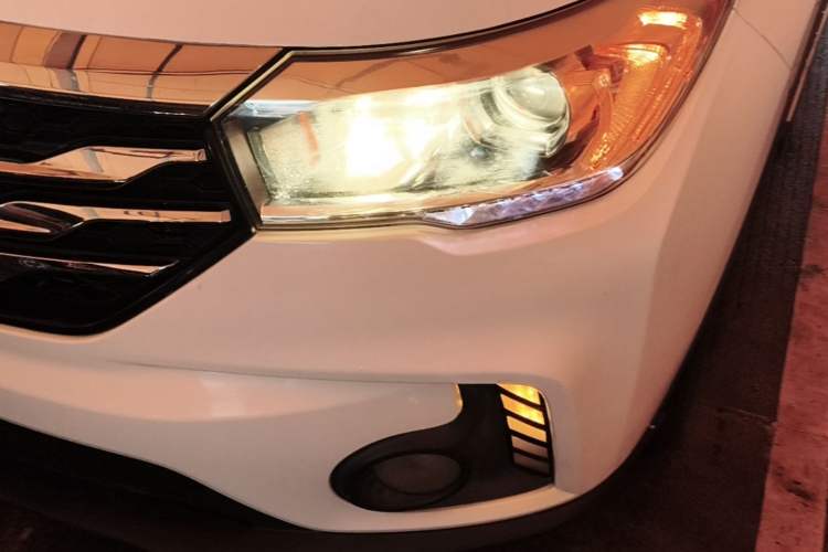 Used GAC Trumpchi GS4 2017 200T G-DCT Two-Wheel Drive Comfort Edition Left Front Headlight
