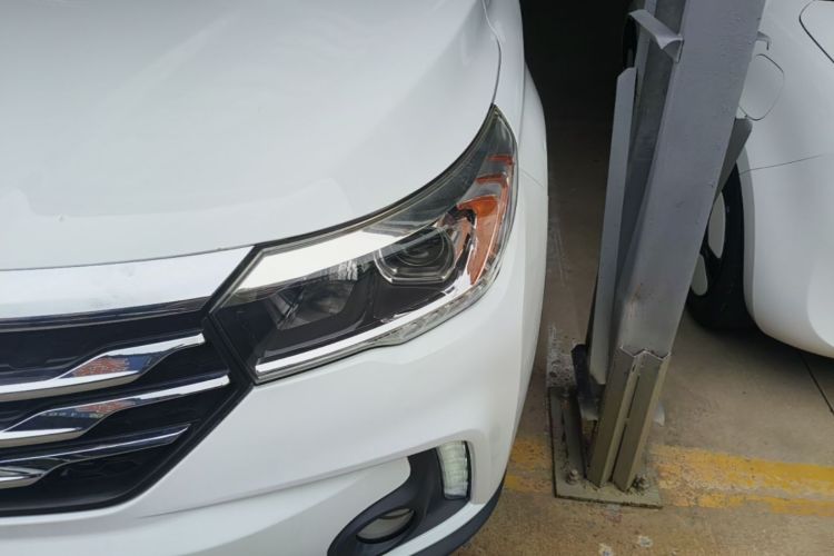 Used GAC Trumpchi GS4 2017 235T Automatic Two-Wheel Drive Elite Edition Left Front Headlight
