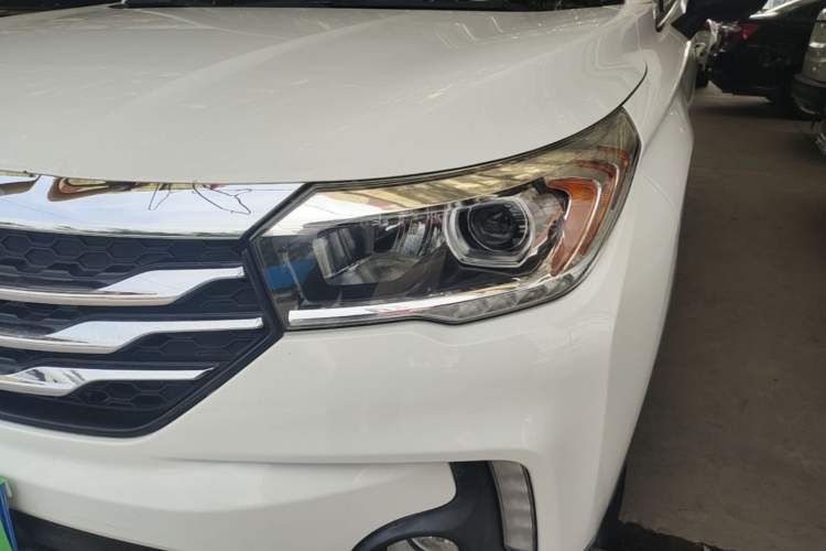 Used GAC Trumpchi GS4 2017 235T Automatic Two-Wheel Drive Luxury Smart Connectivity Version Left Front Headlight