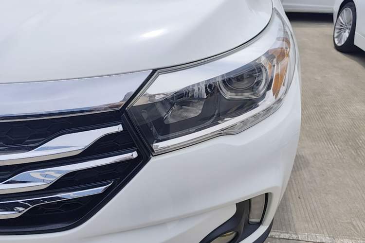 Used GAC Trumpchi GS4 2017 235T Automatic Two-Wheel Drive Luxury Smart Connectivity Version Left Front Headlight
