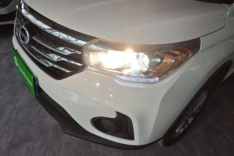 Used GAC Trumpchi GS4 2017 200T G-DCT Two-Wheel Drive Comfort Edition Left Front Headlight