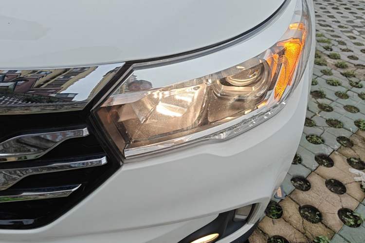 Used GAC Trumpchi GS4 2017 235T Automatic Two-Wheel Drive Luxury Smart Connectivity Version Left Front Headlight