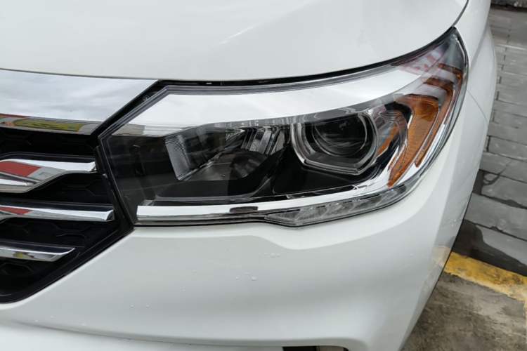 Used GAC Trumpchi GS4 2017 235T Automatic Two-Wheel Drive Luxury Smart Connectivity Version Left Front Headlight