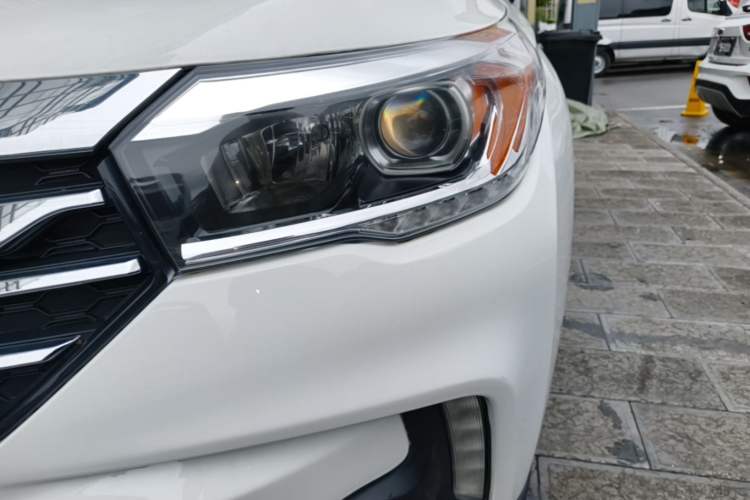 Used GAC Trumpchi GS4 2017 235T Automatic Two-Wheel Drive Elite Edition Left Front Headlight
