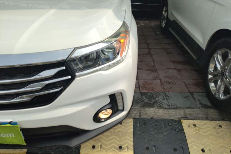 Used GAC Trumpchi GS4 2017 235T Automatic Two-Wheel Drive Luxury Smart Connectivity Version Left Front Headlight